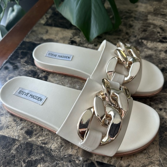 STEVE MADDEN Delay Mega-Chain Slide Sandals - Picture 7 of 7